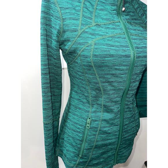 Lululemon Set: Define Jacket Sz 6, Black Capris Sz 4 & Shopping Bag - Picture 7 of 17